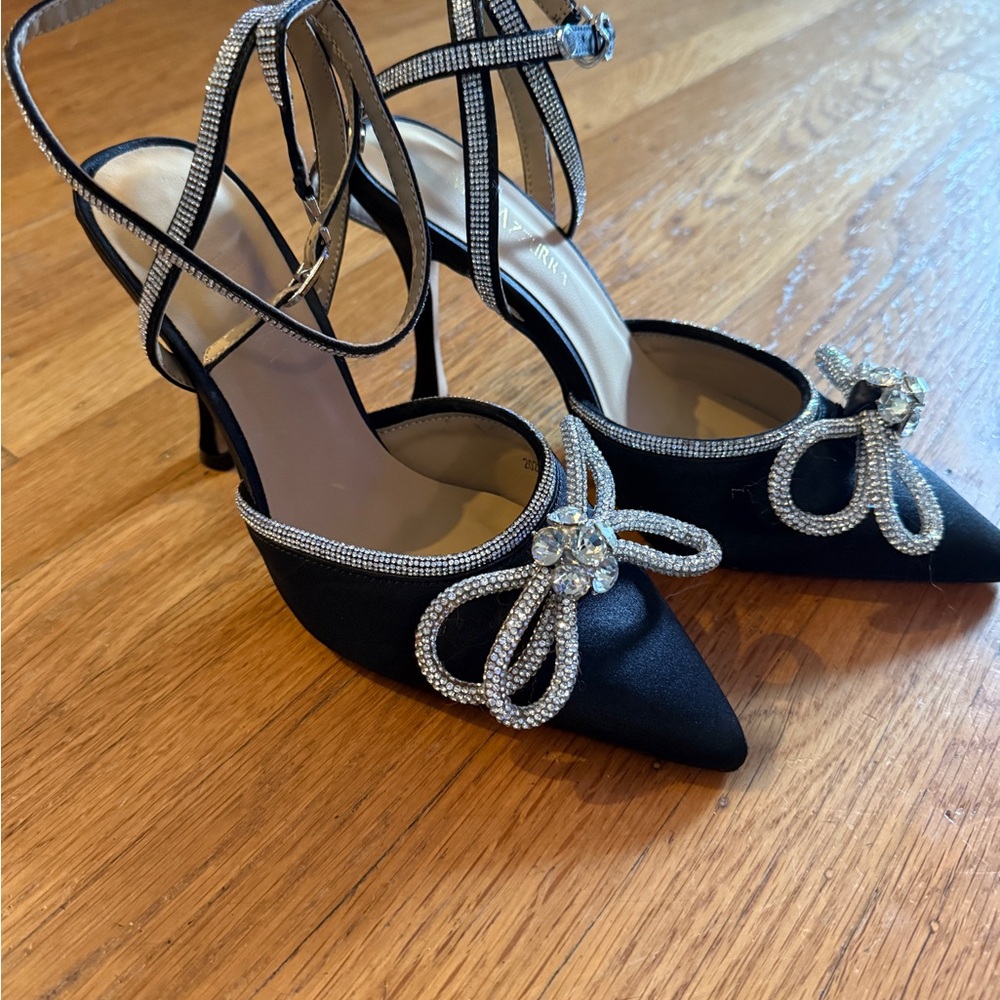 Elegant Black Satin Women's Heels with Rhinestone Bow